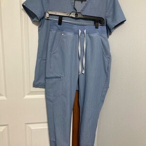 Figs  scrub set size small light blue